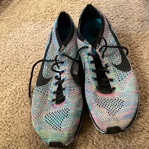 Size 10 mens nike flyknit shoes